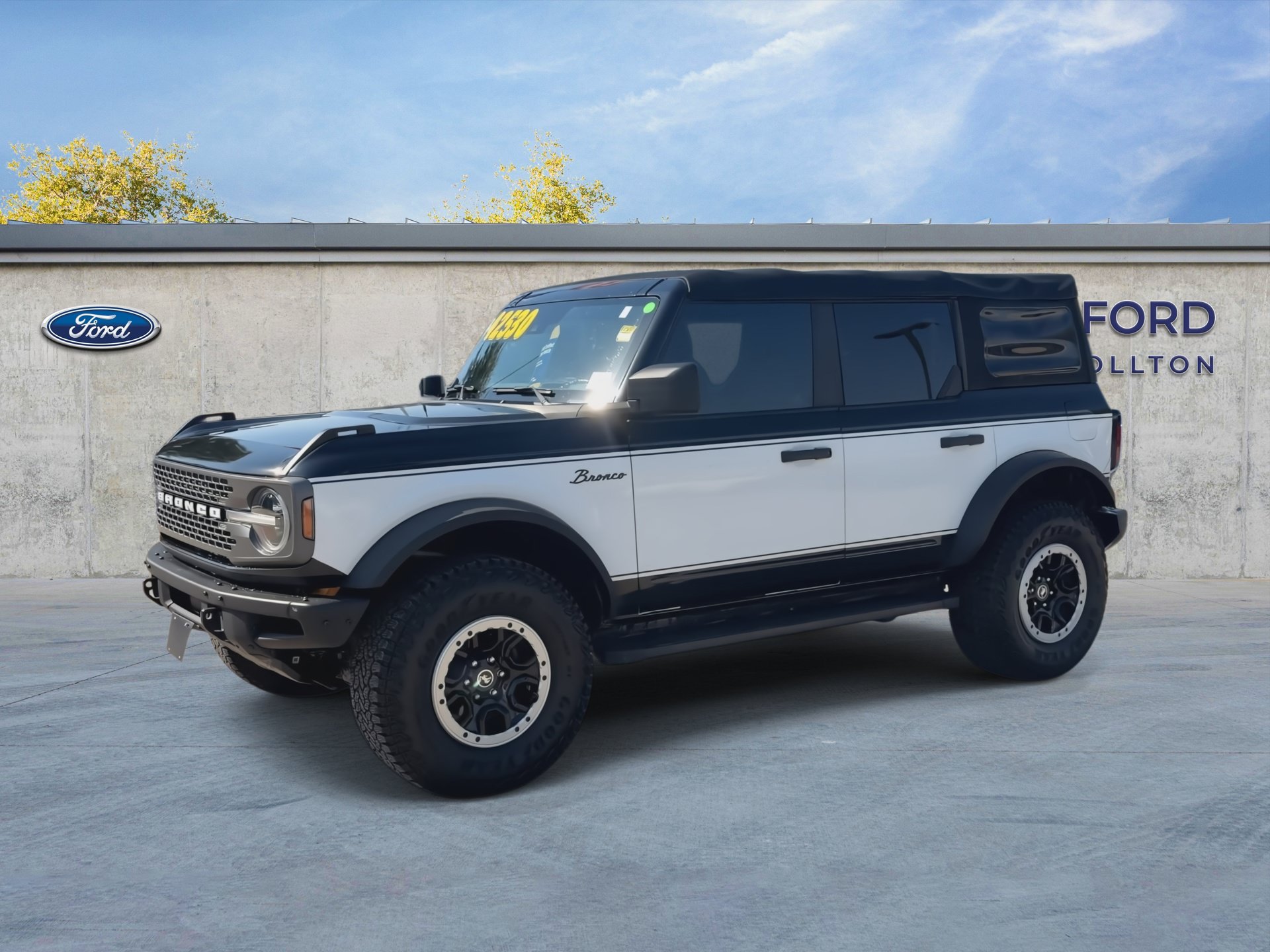 Certified 2022 Ford Bronco Badlands w/ Sasquatch Package AWD/4WD image 4