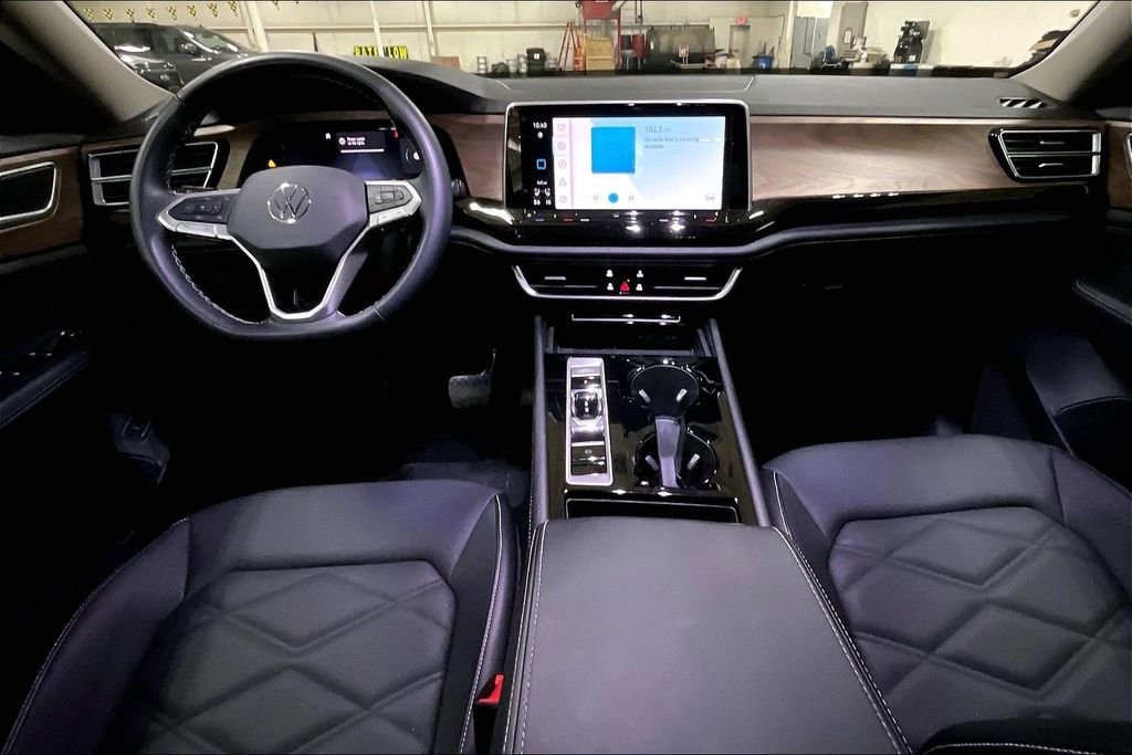 Used 2025 Volkswagen Atlas SE image 14