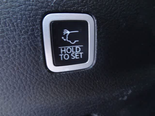 Used 2024 Jeep Wagoneer L Series II w/ Flexible Seating Group AWD/4WD image 12