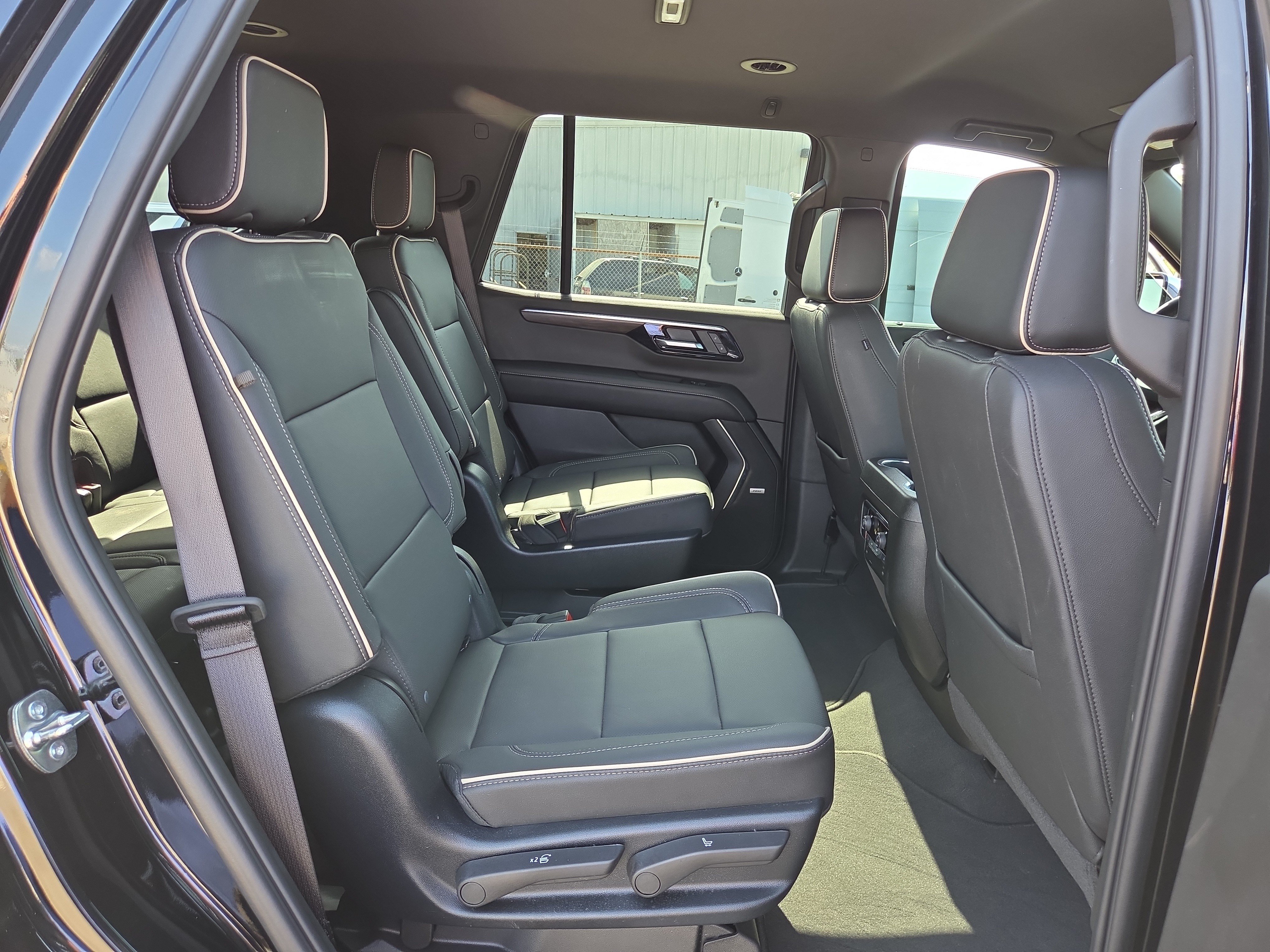 Used 2025 Chevrolet Tahoe Premier RWD image 16