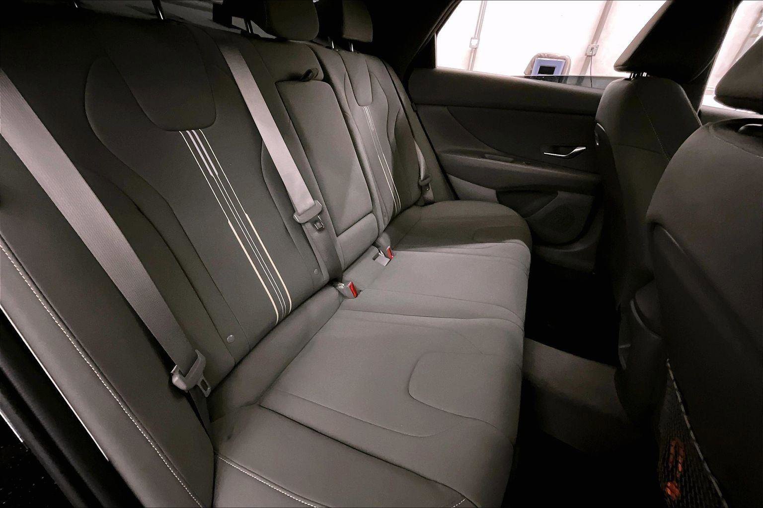 Used 2024 Hyundai Elantra SEL w/ Convenience Package image 26