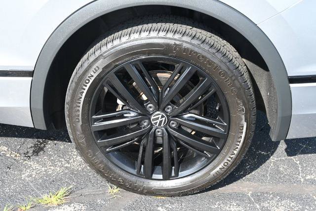 Used 2022 Volkswagen Tiguan SE R-Line AWD/4WD image 15