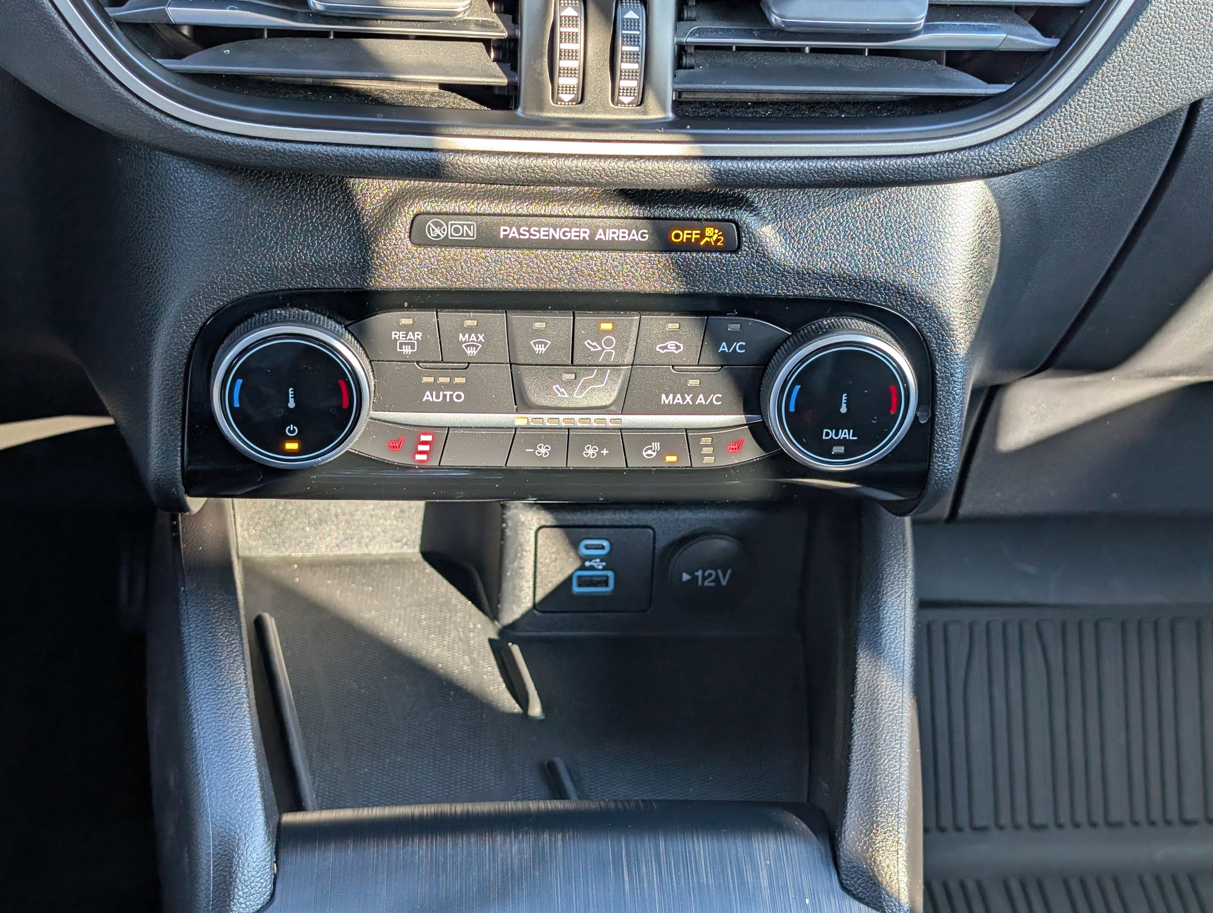 Certified 2022 Ford Escape SEL w/ SEL Stealth AWD Package image 28