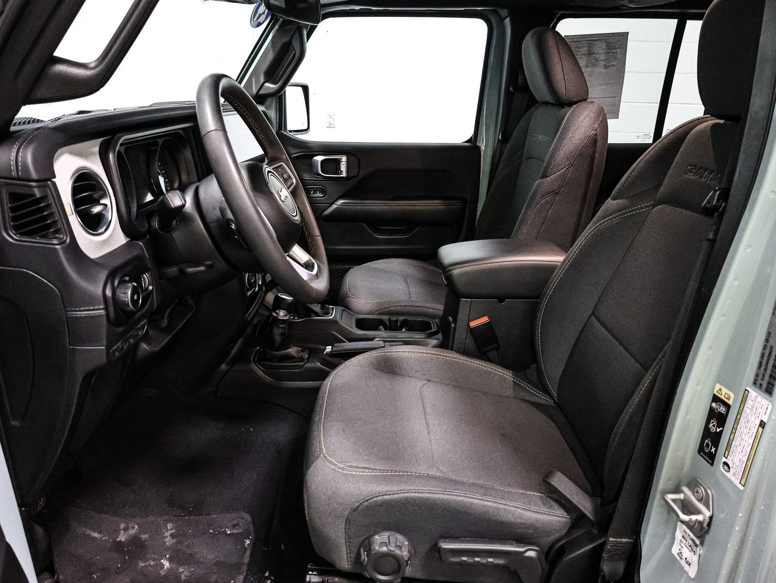 Used 2024 Jeep Wrangler Sahara image 21