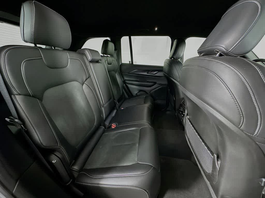 Used 2025 Jeep Grand Cherokee Altitude AWD/4WD image 31