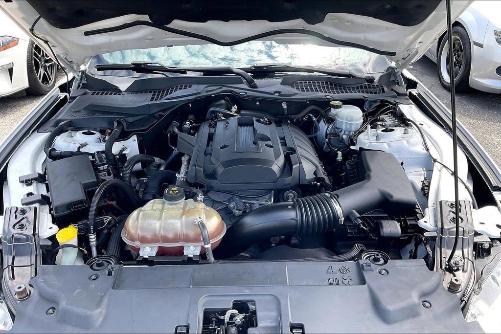 Certified 2018 Ford Mustang Coupe RWD image 10