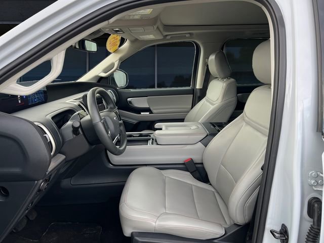 Certified 2025 Ford Expedition Active AWD/4WD image 9
