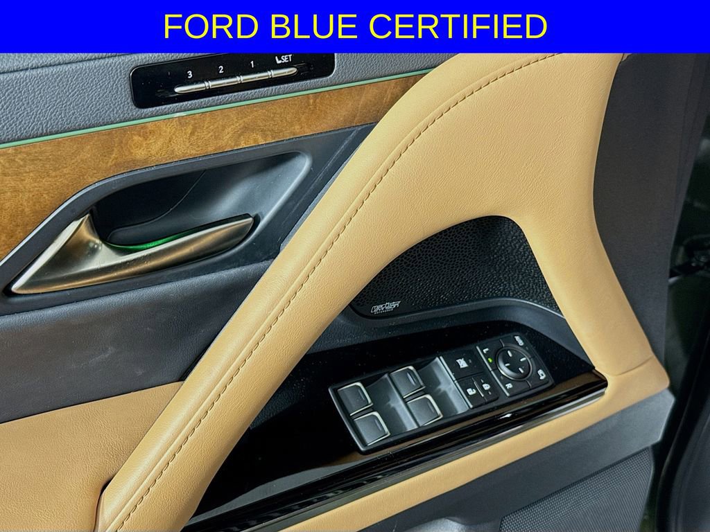 Used 2022 Lexus LX 600 4WD w/ Luxury Package image 18