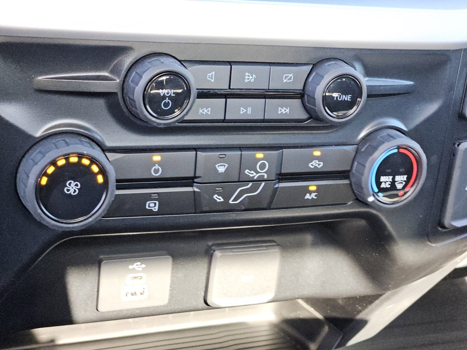 Certified 2024 Ford F350 XLT w/ FX4 Off-Road Package image 19