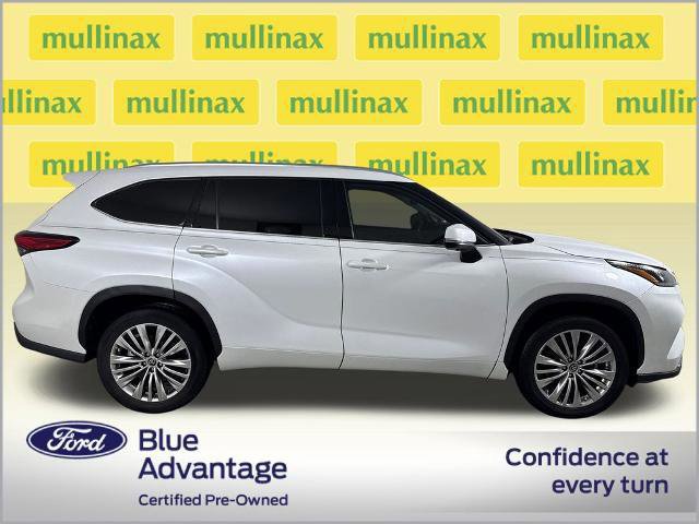 Used 2023 Toyota Highlander Platinum image 2