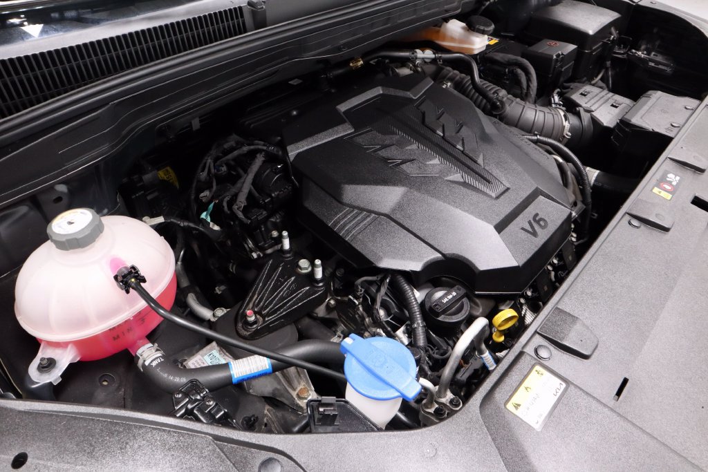 Used 2024 Kia Carnival LX FWD image 18