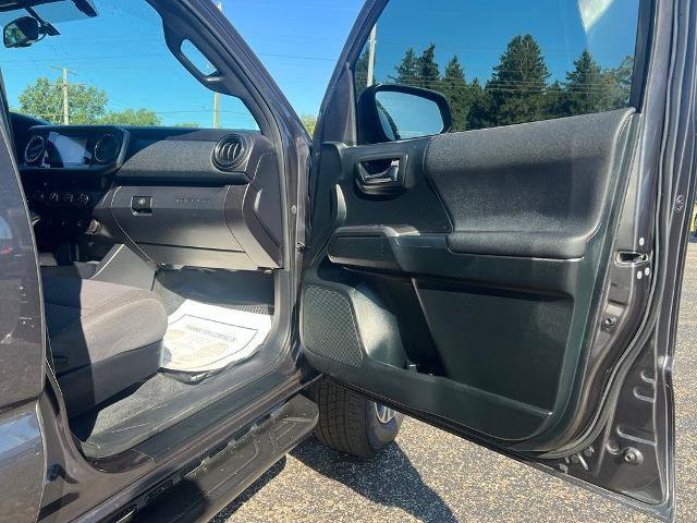 Used 2017 Toyota Tacoma TRD Sport w/ Tow Package (A/T) AWD/4WD image 35
