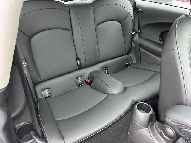Used 2023 MINI Cooper 2-Door Hardtop image 9