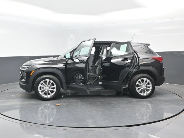 Used 2025 Chevrolet TrailBlazer LS w/ LS Confidence Package AWD/4WD image 30