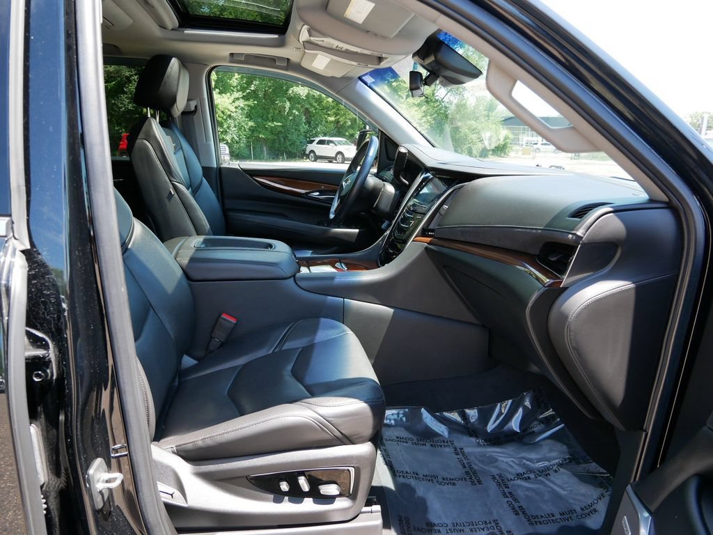 Used 2019 Cadillac Escalade Premium Luxury w/ LPO, Radiant Package AWD/4WD image 8