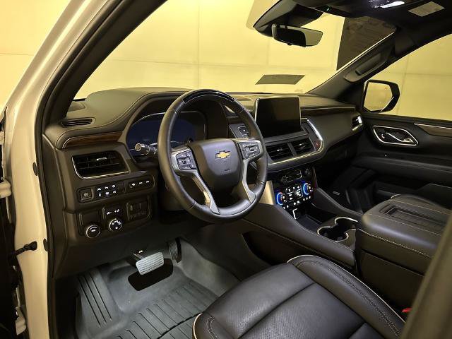 Used 2024 Chevrolet Suburban Premier w/ Advanced Technology Package RWD image 16