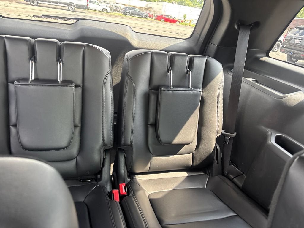 Certified 2018 Ford Explorer XLT w/ Equipment Group 202A AWD/4WD image 19