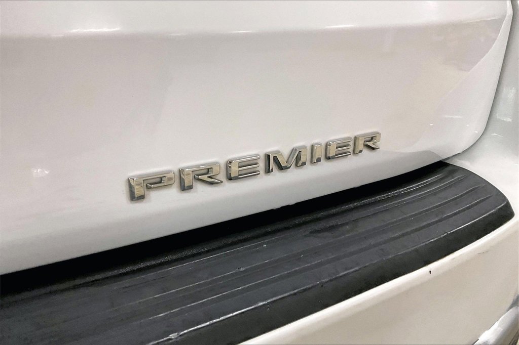 Used 2023 Chevrolet Suburban Premier image 8
