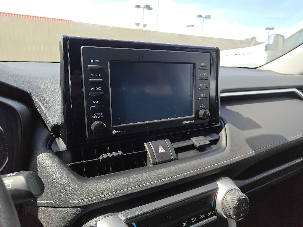 Used 2022 Toyota RAV4 LE AWD/4WD image 13