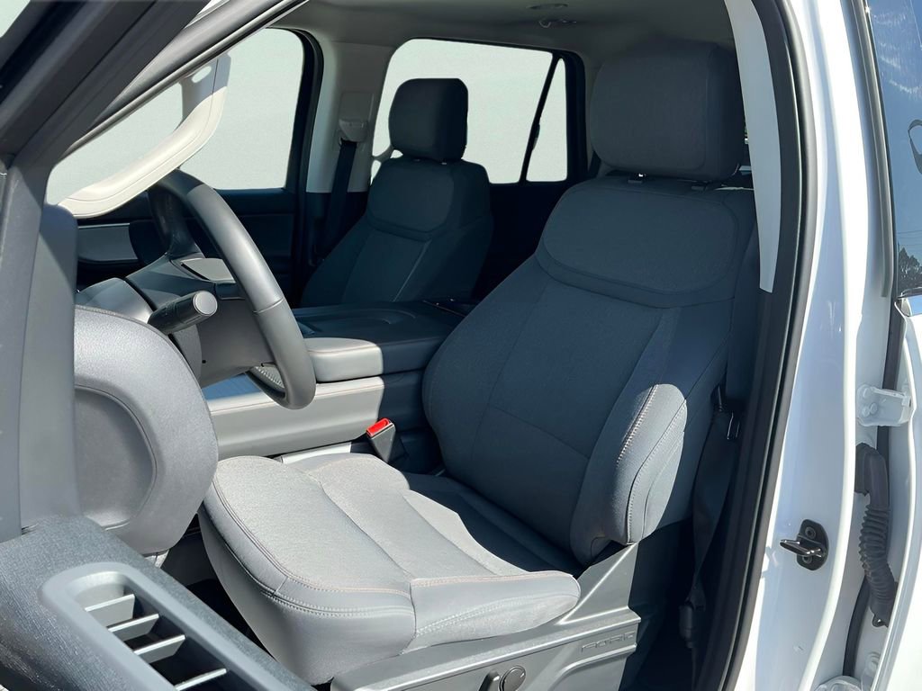 Certified 2025 Ford Expedition Active AWD/4WD image 30