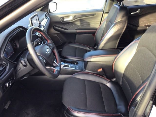 Certified 2025 Ford Escape ST-Line Select image 9