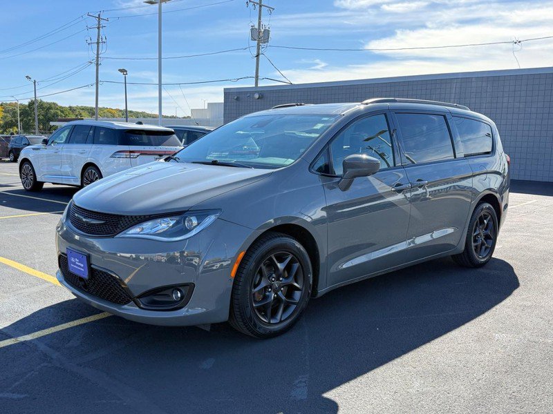 Used 2020 Chrysler Pacifica Touring-L Plus w/ Advanced Safetytec Group FWD image 11