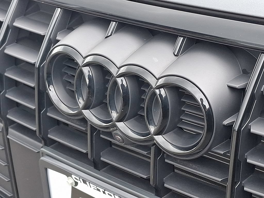 Used 2025 Audi Q3 2.0T Premium Plus w/ Premium Plus Package AWD/4WD image 4
