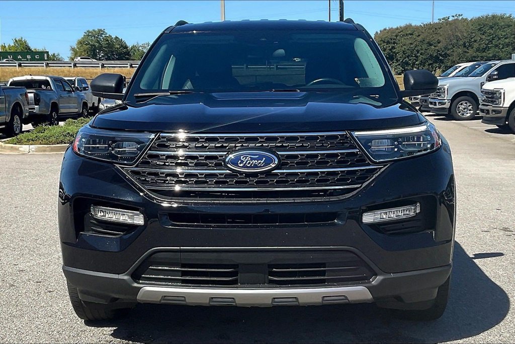 Certified 2023 Ford Explorer XLT w/ Equipment Group 202A AWD/4WD image 2