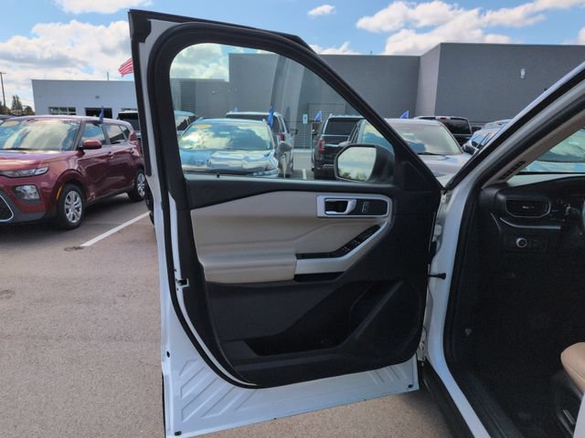 Certified 2021 Ford Explorer XLT w/ Equipment Group 202A AWD/4WD image 31