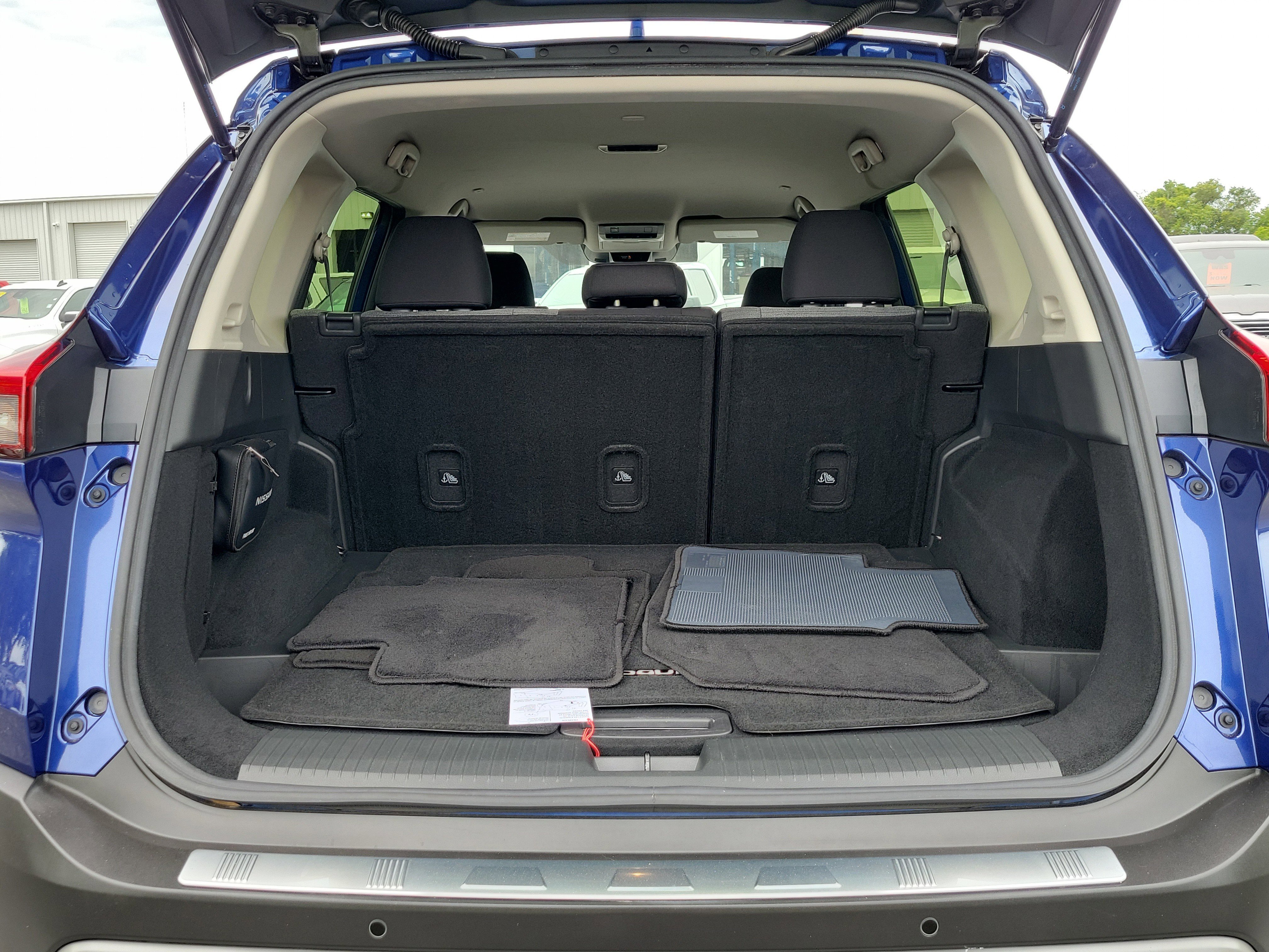 Used 2023 Nissan Rogue SV FWD image 10