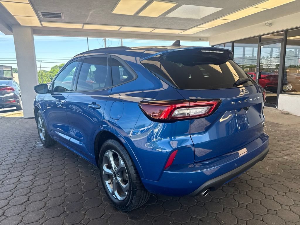 Certified 2023 Ford Escape ST-Line w/ Tech Pack #1 AWD/4WD image 9