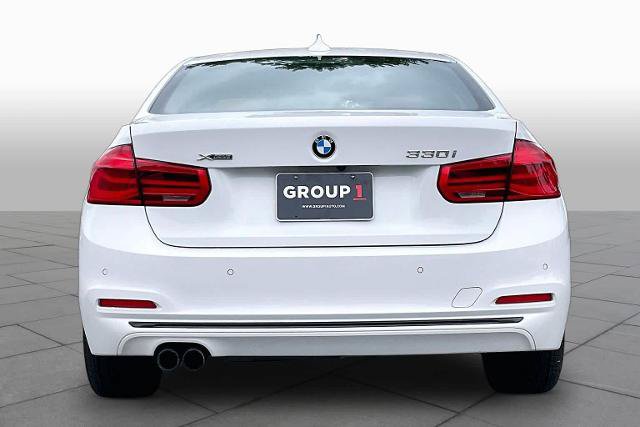 Used 2017 BMW 330i xDrive Sedan AWD/4WD image 4