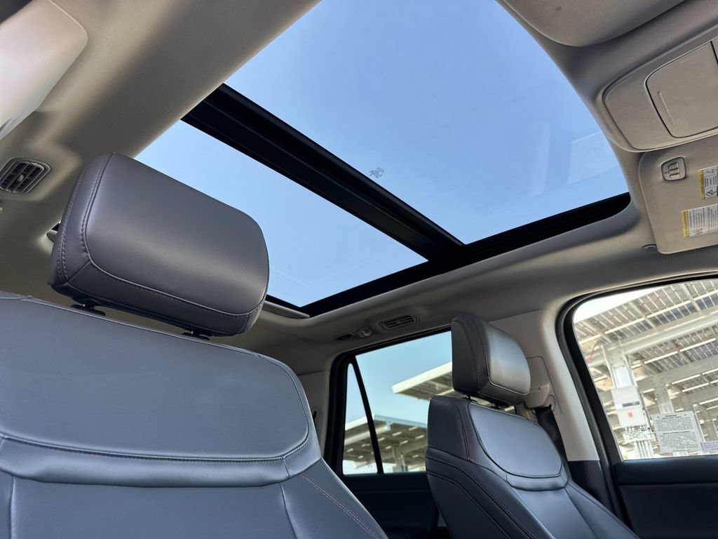 Certified 2025 Ford Expedition Active AWD/4WD image 17