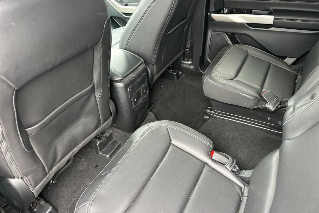 Certified 2023 Ford Explorer XLT w/ Equipment Group 202A RWD image 12