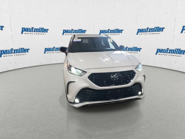 Used 2023 Toyota Highlander XSE FWD image 3