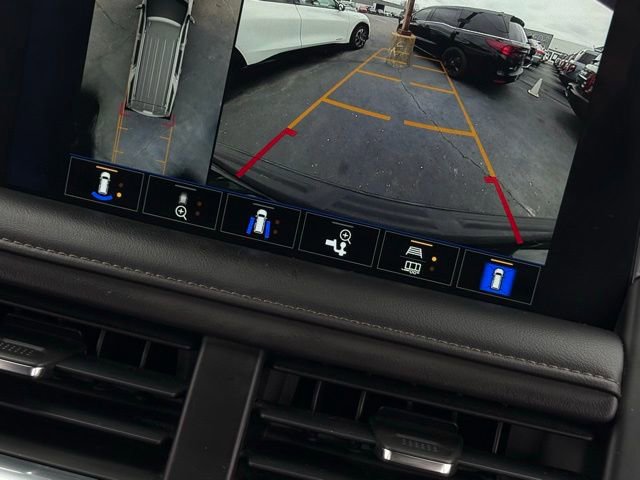 Used 2023 Chevrolet Suburban High Country image 16