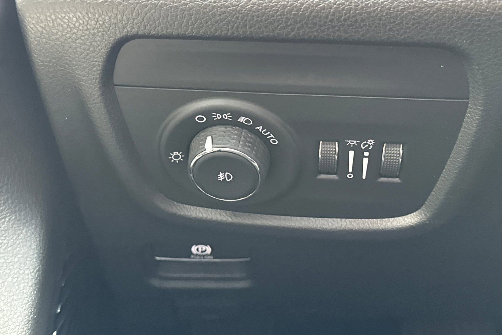 Used 2022 Jeep Grand Cherokee L Overland w/ Advanced Protech Group III image 29