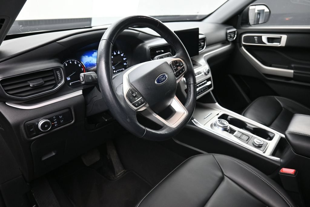 Certified 2023 Ford Explorer XLT w/ Equipment Group 202A AWD/4WD image 18