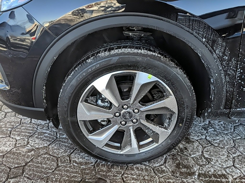 Certified 2025 Ford Escape Platinum w/ Premium Technology Package image 9