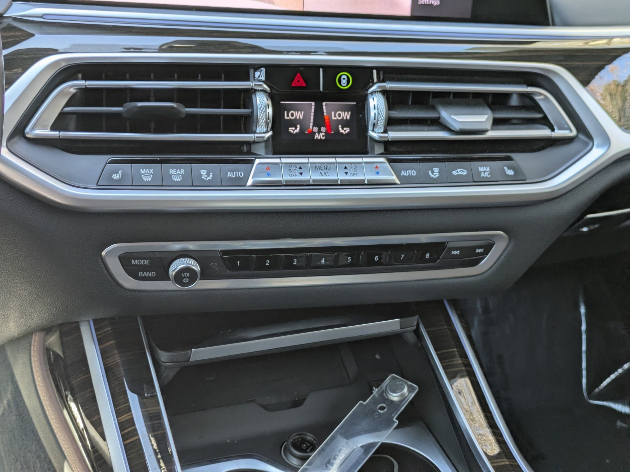 Used 2021 BMW X7 M50i w/ Executive Package image 23