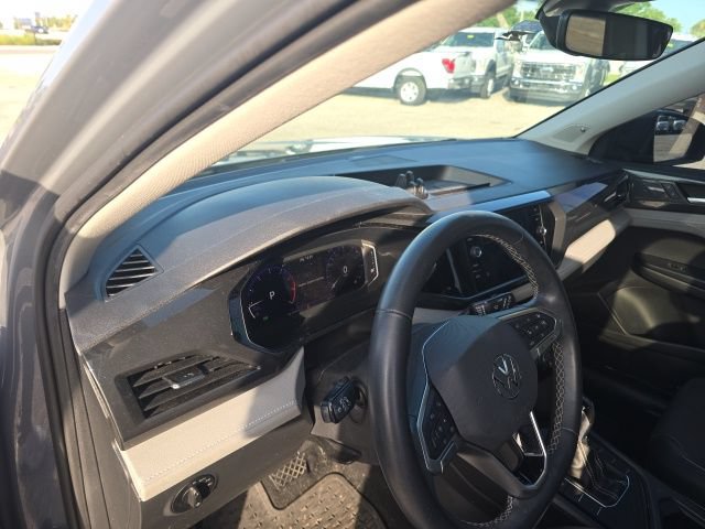 Used 2022 Volkswagen Taos SEL w/ Panoramic Sunroof Package FWD image 10