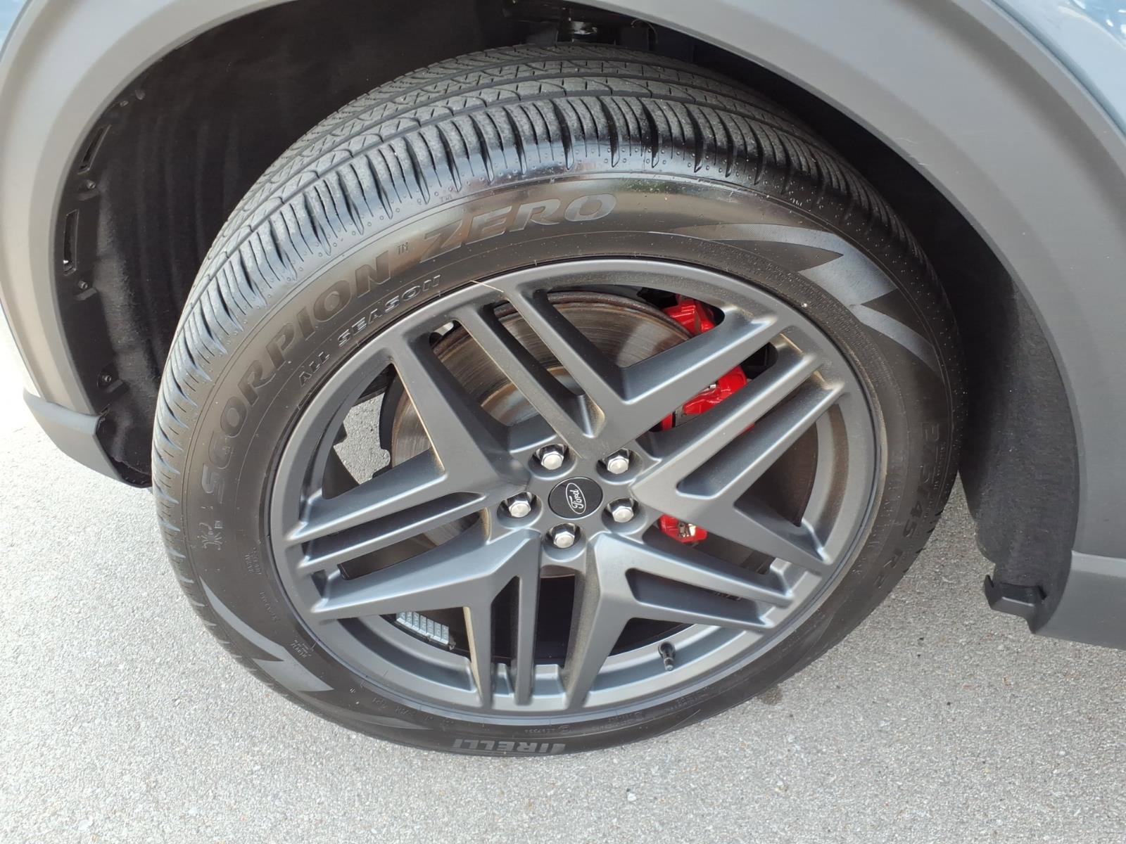 Certified 2025 Ford Explorer ST AWD/4WD image 9