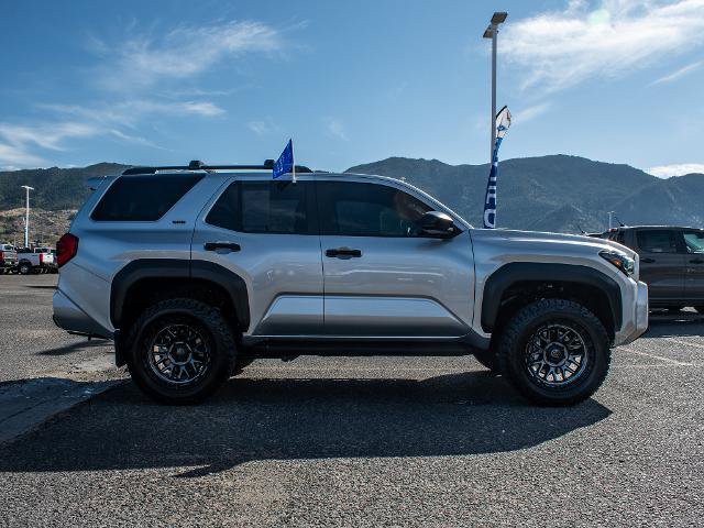 Used 2025 Toyota 4Runner SR5 AWD/4WD image 4