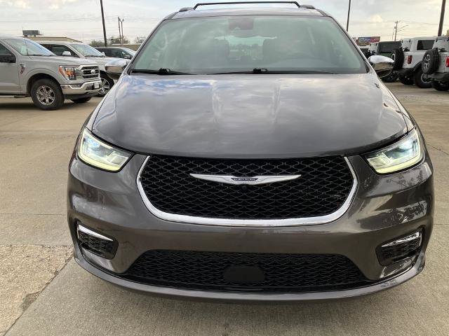 Used 2023 Chrysler Pacifica Limited AWD/4WD image 9