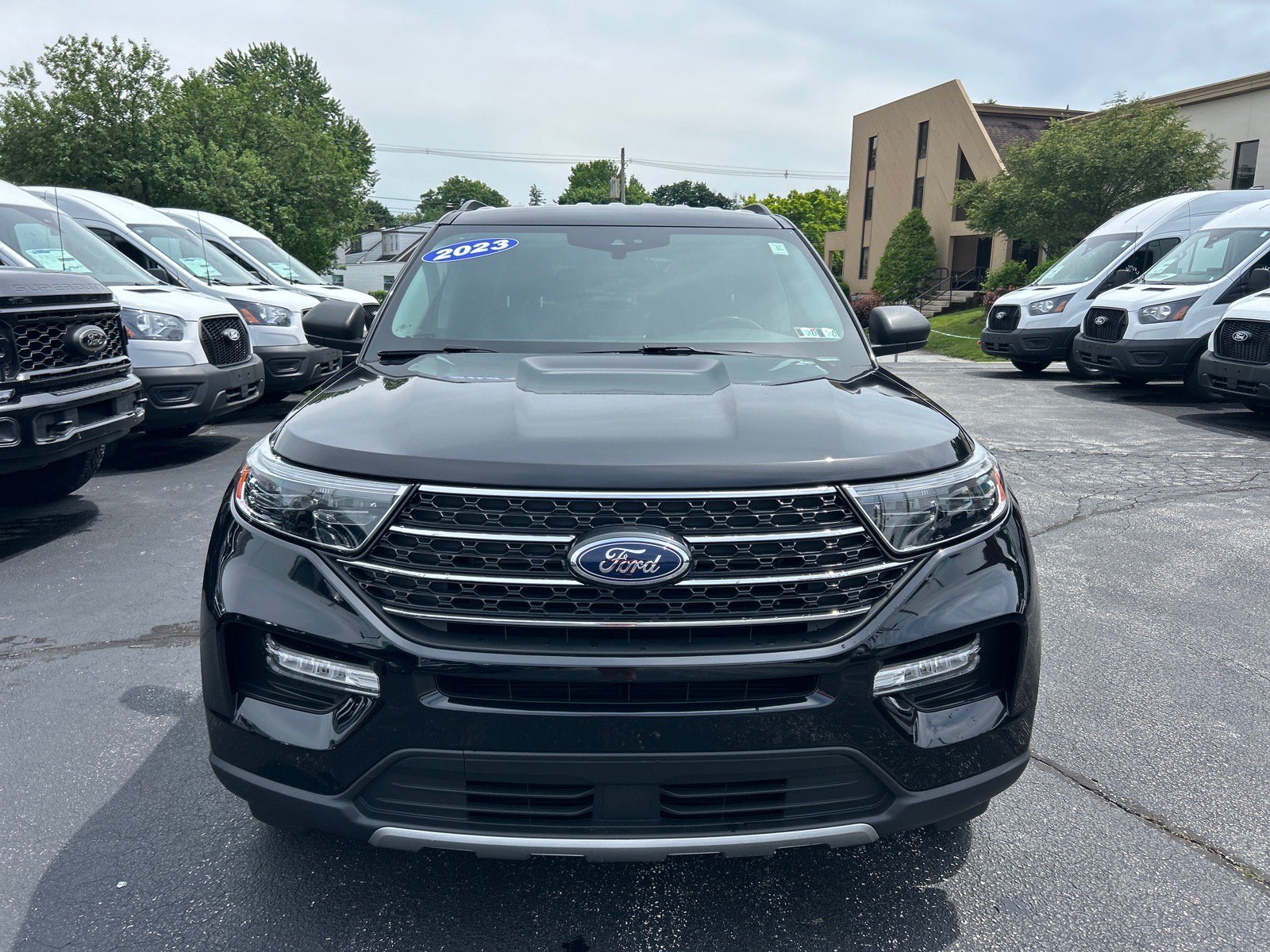 Certified 2023 Ford Explorer XLT w/ Equipment Group 202A AWD/4WD image 2