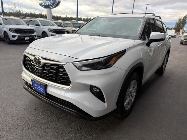 Used 2023 Toyota Highlander LE image 3