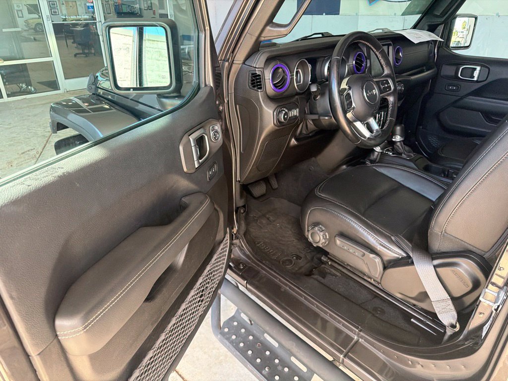 Used 2019 Jeep Wrangler Unlimited Sahara AWD/4WD image 13
