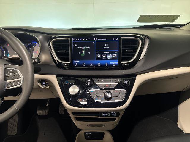 Used 2023 Chrysler Pacifica Touring-L FWD image 24