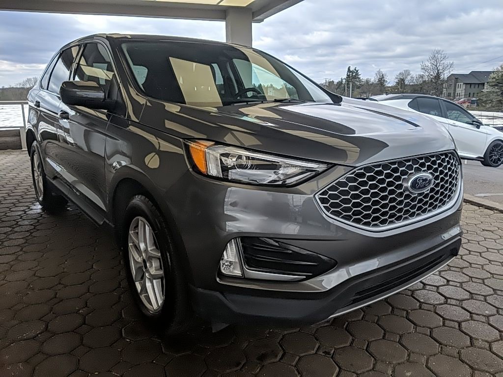 Certified 2024 Ford Edge SEL w/ Convenience Package AWD/4WD image 4
