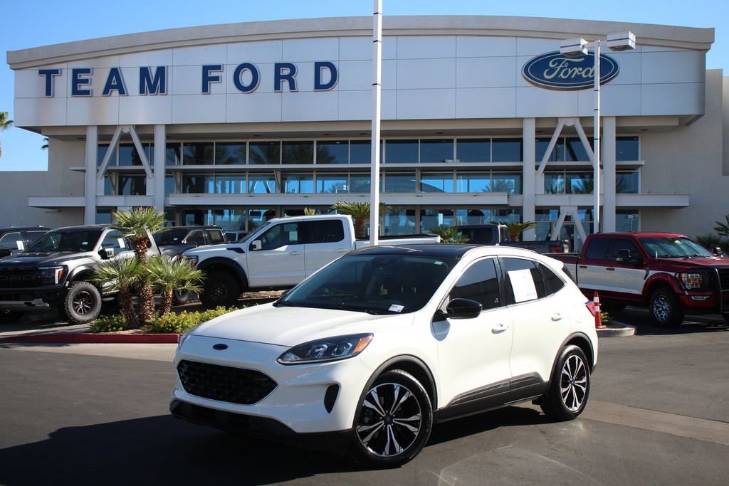 Certified 2022 Ford Escape SE w/ SE Sport Appearance Package FWD image 2